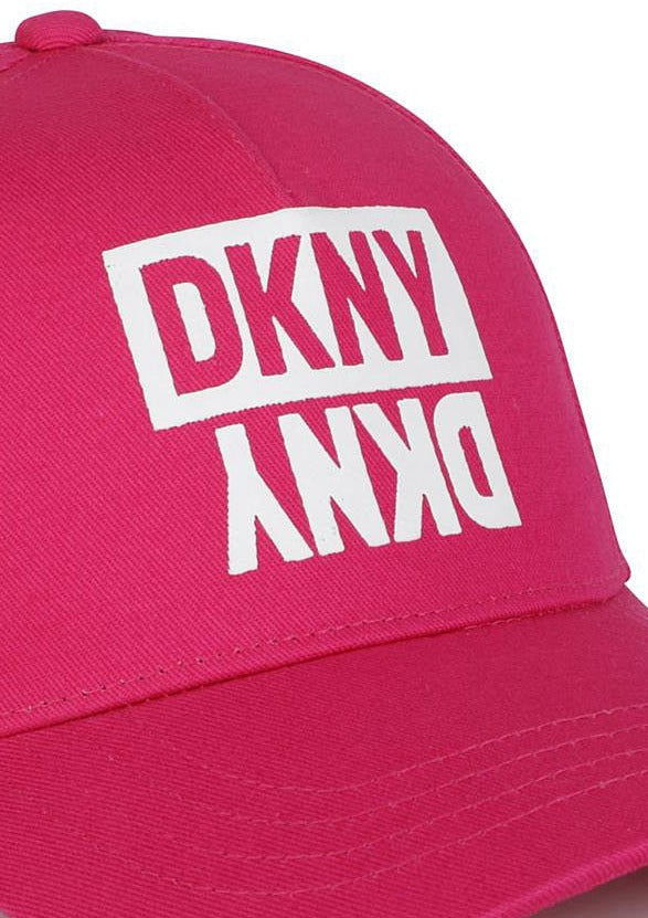 DKNY D31299-483 Czapka z daszkiem dziewczynka kolor malinowy - - #tag1# - #tag2# - #tag3# - #tag4#