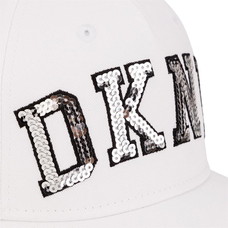 DKNY D31283-10B Czapka z daszkiem dziewczęca kolor biały -  - #tag1# - #tag2# - #tag3# - #tag4#